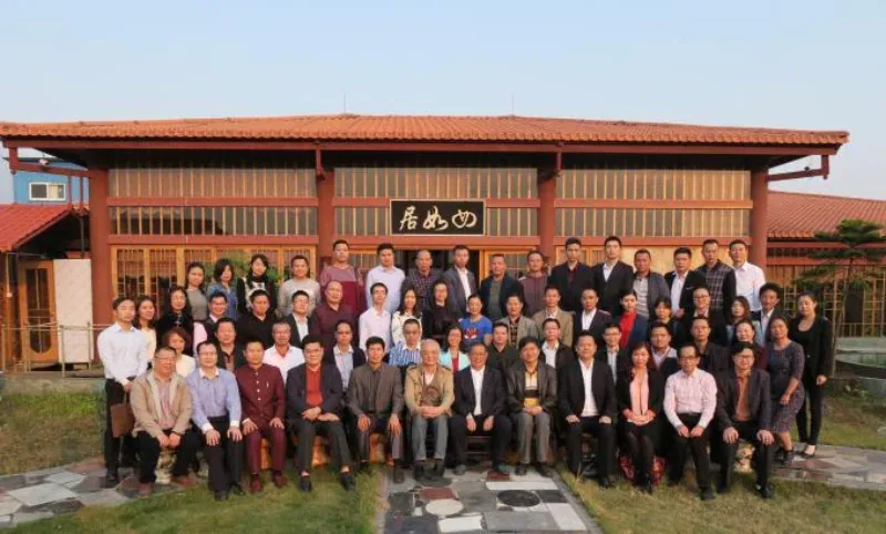 KingPo engineering team reviewing ISO 80369 selection support